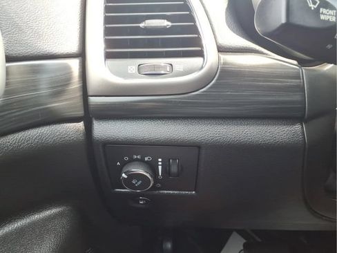 Used 2019 Jeep Grand Cherokee Laredo w/ Security & Convenience Group AWD/4WD image 13