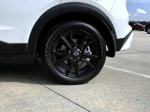 Certified 2024 Nissan Kicks SR w/ SR Premium Package image 24