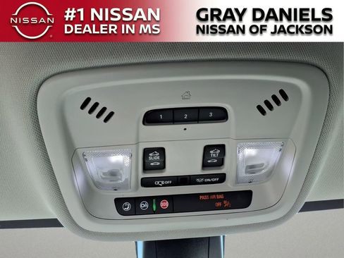 Used 2021 Chevrolet Traverse Premier FWD image 21
