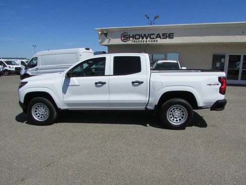 Used 2023 Chevrolet Colorado W/T w/ Advanced Trailering Package AWD/4WD image 11