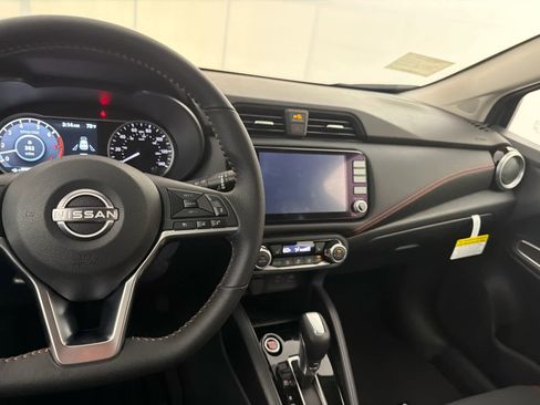 New 2025 Nissan Versa SR w/ Trunk Package image 19