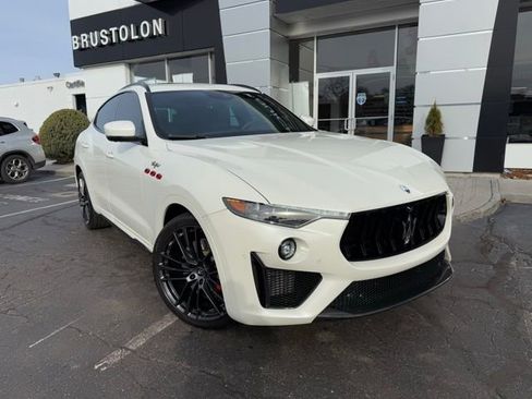 Used 2022 Maserati Levante Trofeo image 5