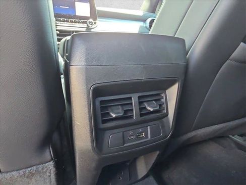 Used 2024 Chevrolet Colorado LT w/ LT Convenience Package III RWD image 12