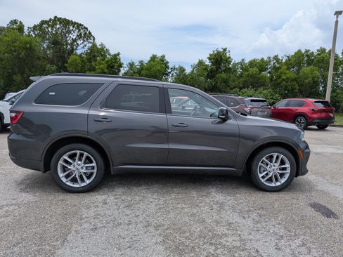 Used 2024 Dodge Durango GT RWD image 3