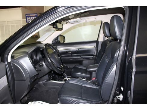 Used 2020 Mitsubishi Outlander ES image 10