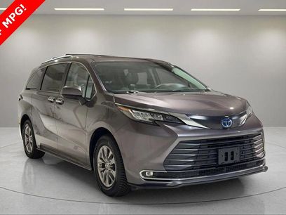 Used 2022 Toyota Sienna XLE