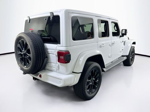 Used 2021 Jeep Wrangler Unlimited Sahara AWD/4WD image 5