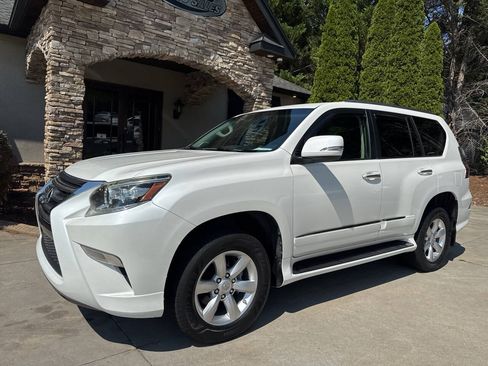 Used 2014 Lexus GX 460 AWD/4WD image 2