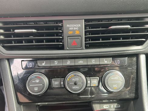 Used 2023 Volkswagen Jetta GLI Autobahn image 19