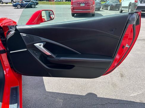 Used 2019 Chevrolet Corvette Stingray Coupe w/ 1LT RWD image 19