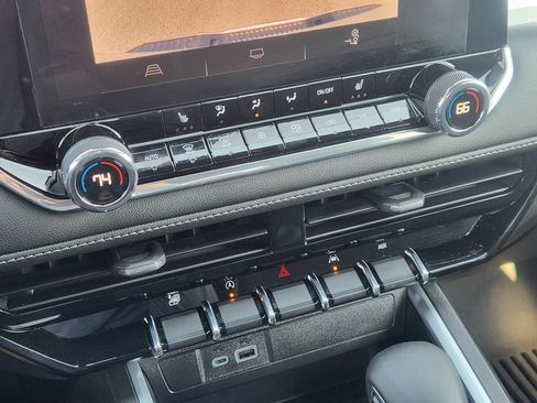 Used 2024 Chevrolet Colorado LT w/ LT Convenience Package II image 14