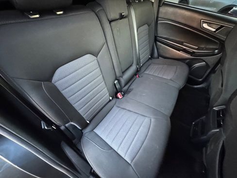 Used 2020 Ford Edge SE image 18