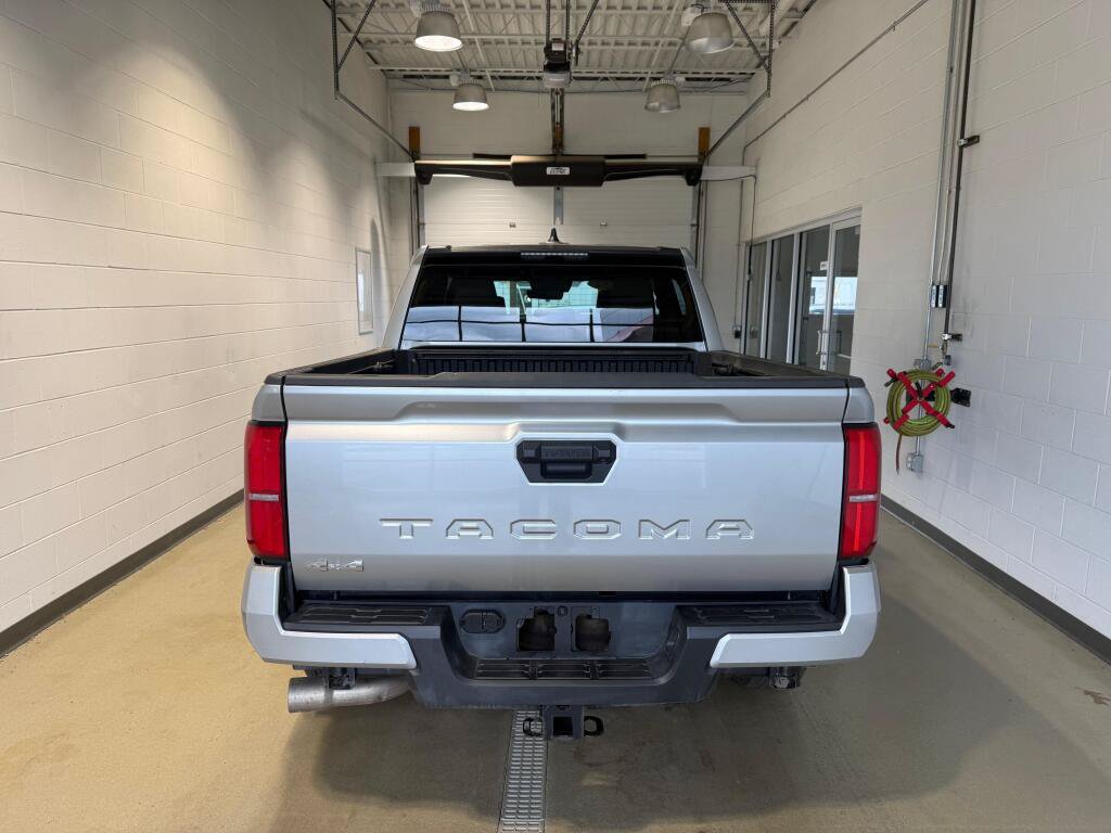 Certified 2024 Toyota Tacoma SR5 AWD/4WD image 4