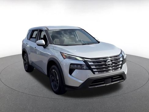 Used 2025 Nissan Rogue SV FWD image 3