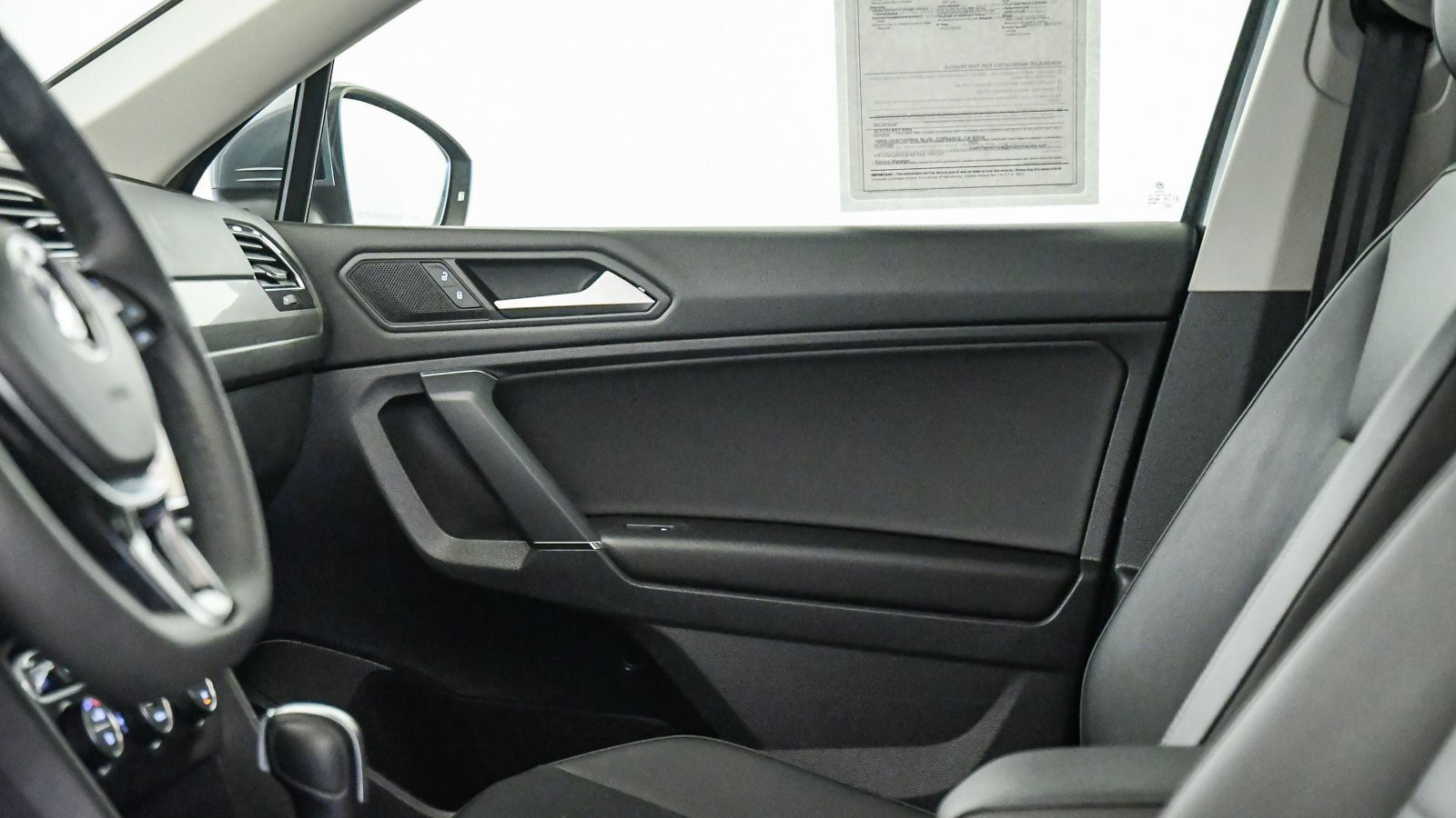 Used 2020 Volkswagen Tiguan SE FWD image 19