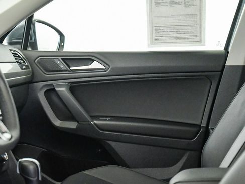 Used 2020 Volkswagen Tiguan SE FWD image 19