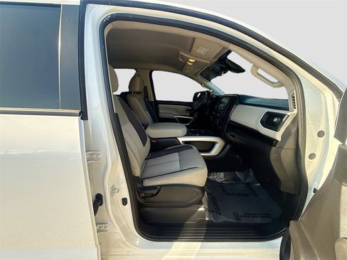 Used 2024 Nissan Titan SV w/ SV Convenience Package image 27