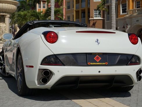 Used 2014 Ferrari California RWD image 45