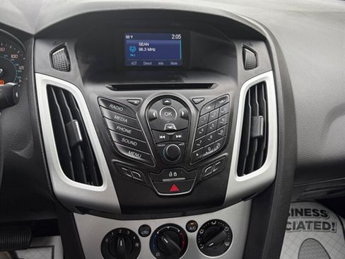 Used 2014 Ford Focus SE w/ SE Winter Package FWD image 14