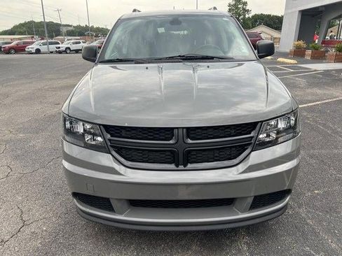 Used 2020 Dodge Journey SE w/ Blacktop Package FWD image 3