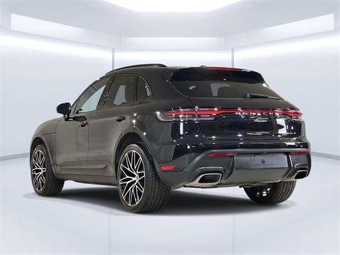 Used 2025 Porsche Macan image 8