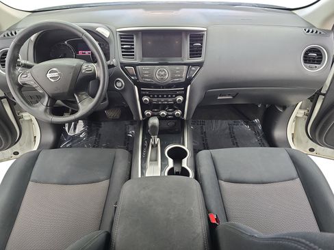 Used 2017 Nissan Pathfinder SV image 9