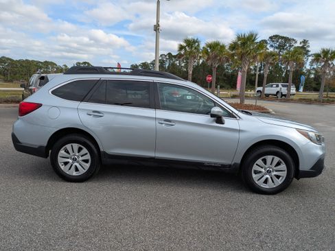 Used 2019 Subaru Outback 2.5i Premium image 3