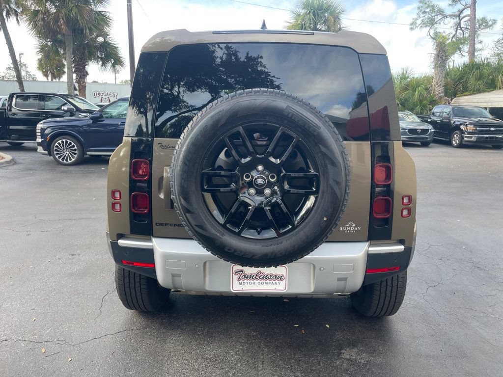 Used 2025 Land Rover Defender 110 S AWD/4WD image 4