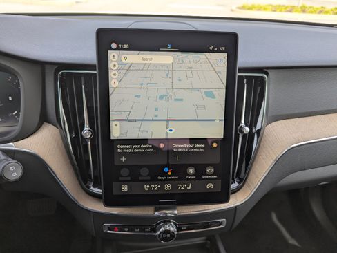 New 2026 Volvo XC60 B5 Plus w/ Climate Package image 20