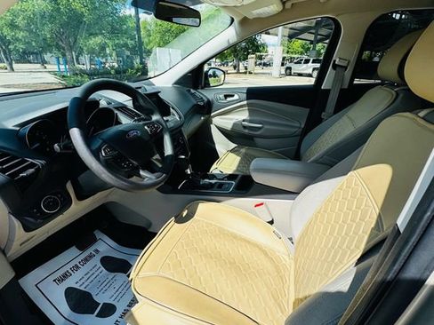 Used 2017 Ford Escape SE w/ Equipment Group 201A FWD image 10