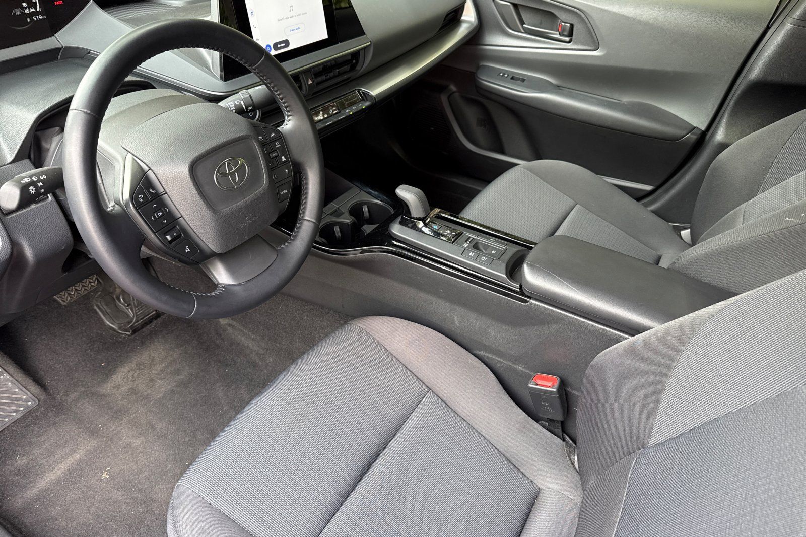 Used 2025 Toyota Prius LE FWD image 11