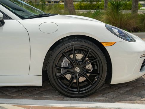Used 2018 Porsche 718 Cayman RWD image 11