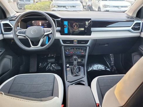 New 2025 Volkswagen Taos SE image 6