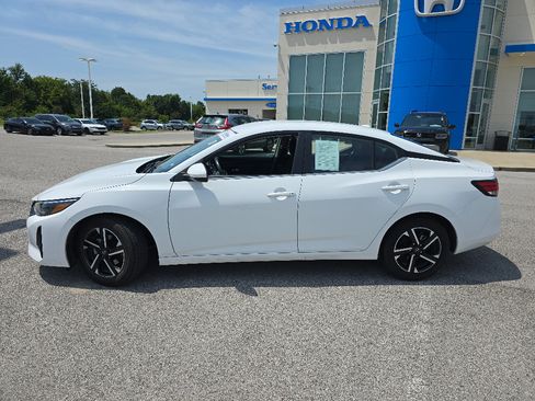 Used 2024 Nissan Sentra SV FWD image 11