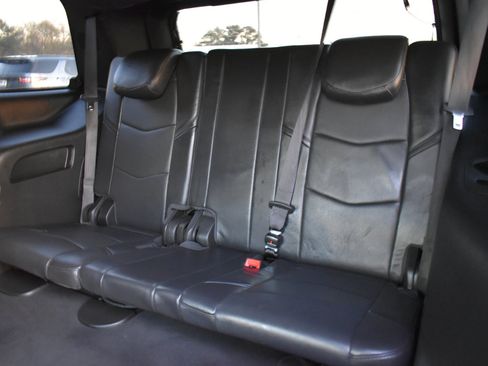 Used 2018 Cadillac Escalade Platinum image 24