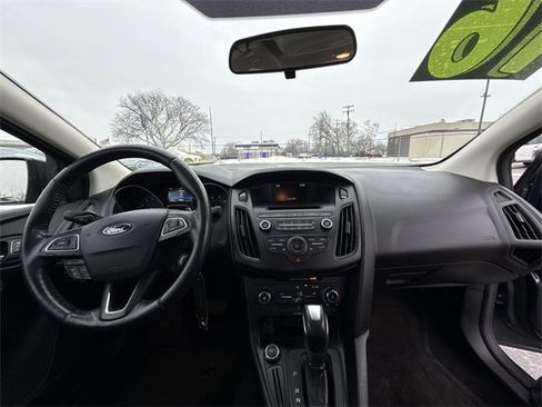 Used 2016 Ford Focus SE w/ SE Sport Package image 18