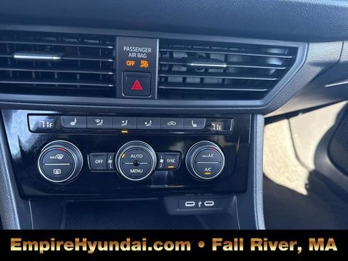 Used 2024 Volkswagen Jetta SE image 24