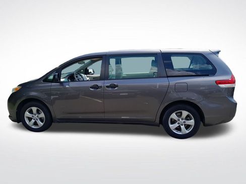 Used 2014 Toyota Sienna L FWD image 4
