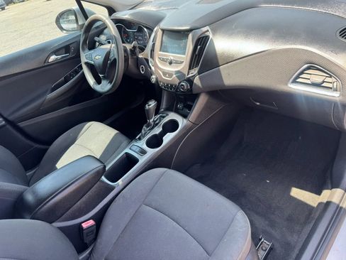 Used 2017 Chevrolet Cruze LT w/ Convenience Package FWD image 3