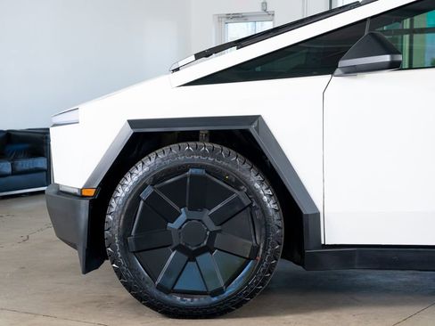 Used 2024 Tesla Cybertruck AWD Crew Cab image 9