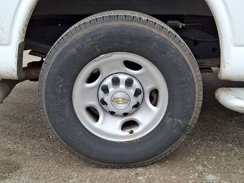 Used 2024 Chevrolet Express 2500 w/ Driver Convenience Package image 33