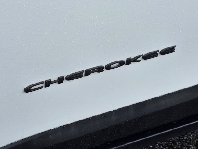 Used 2019 Jeep Cherokee Trailhawk AWD/4WD image 35