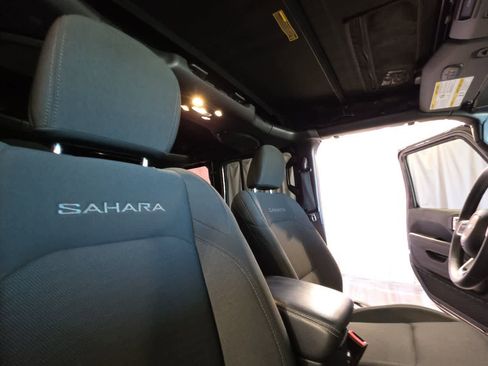 Used 2019 Jeep Wrangler Unlimited Sahara AWD/4WD image 19