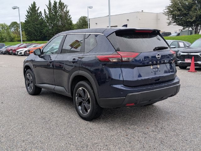 Used 2024 Nissan Rogue SV FWD image 5