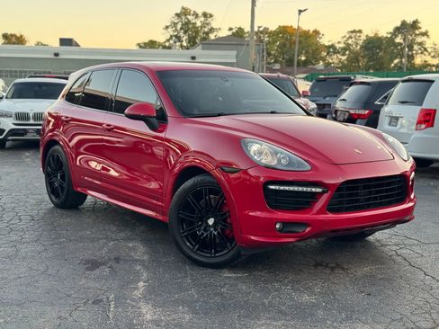 Used 2014 Porsche Cayenne GTS image 3