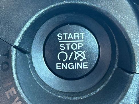 Used 2018 Jeep Renegade Latitude w/ Advanced Technology Group image 19