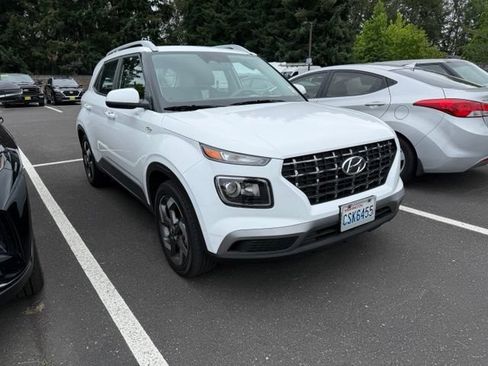 Used 2025 Hyundai Venue SEL FWD image 2