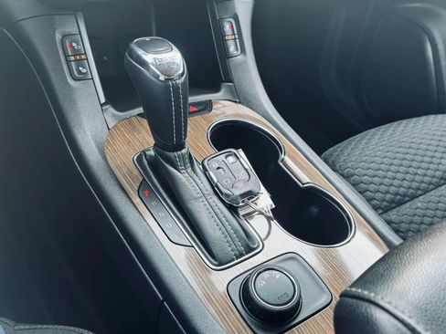 Used 2017 GMC Acadia SLE AWD/4WD image 29
