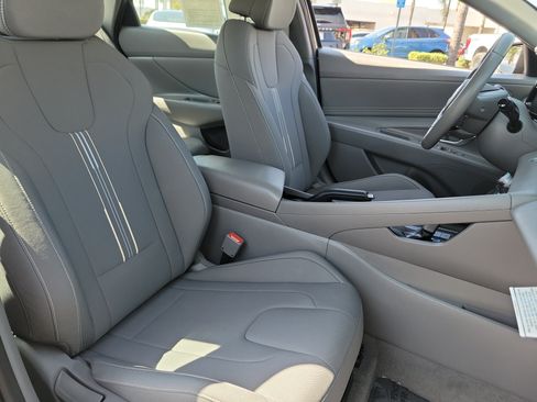 Certified 2025 Hyundai Elantra Sport FWD image 23