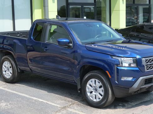 Used 2023 Nissan Frontier SV w/ SV Convenience Package AWD/4WD image 5